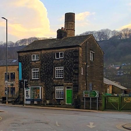 4 Bedroom Period Townhouse In The Heart Of Hebden Hebden Bridge Eksteriør bilde