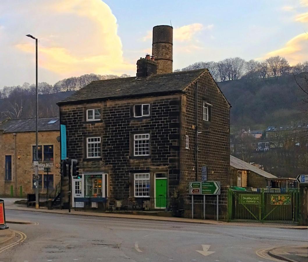4 Bedroom Period Townhouse In The Heart Of Hebden Hebden Bridge Eksteriør bilde