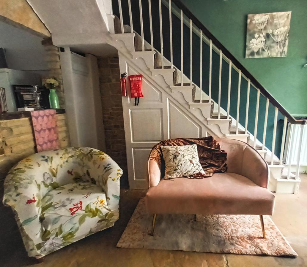 4 Bedroom Period Townhouse In The Heart Of Hebden Hebden Bridge Eksteriør bilde
